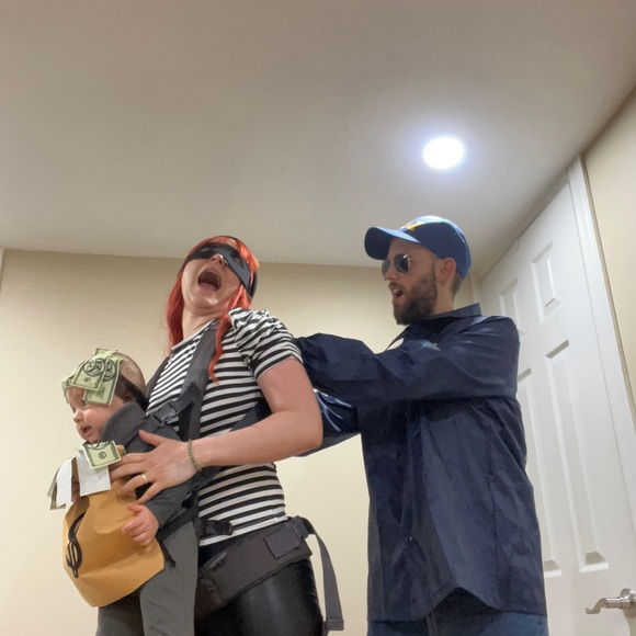 Robber and money bag Costume (adult and baby costume) - Picture 4 of 5